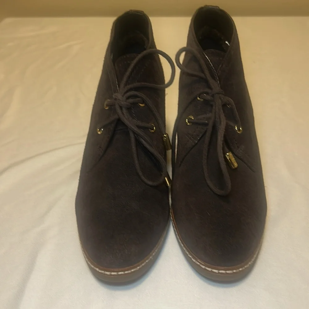 Like New Tory Burch Hilary Brown Suede Lace Up Ankle Booties Women’s Size 9.5 M - Picture 12 of 16